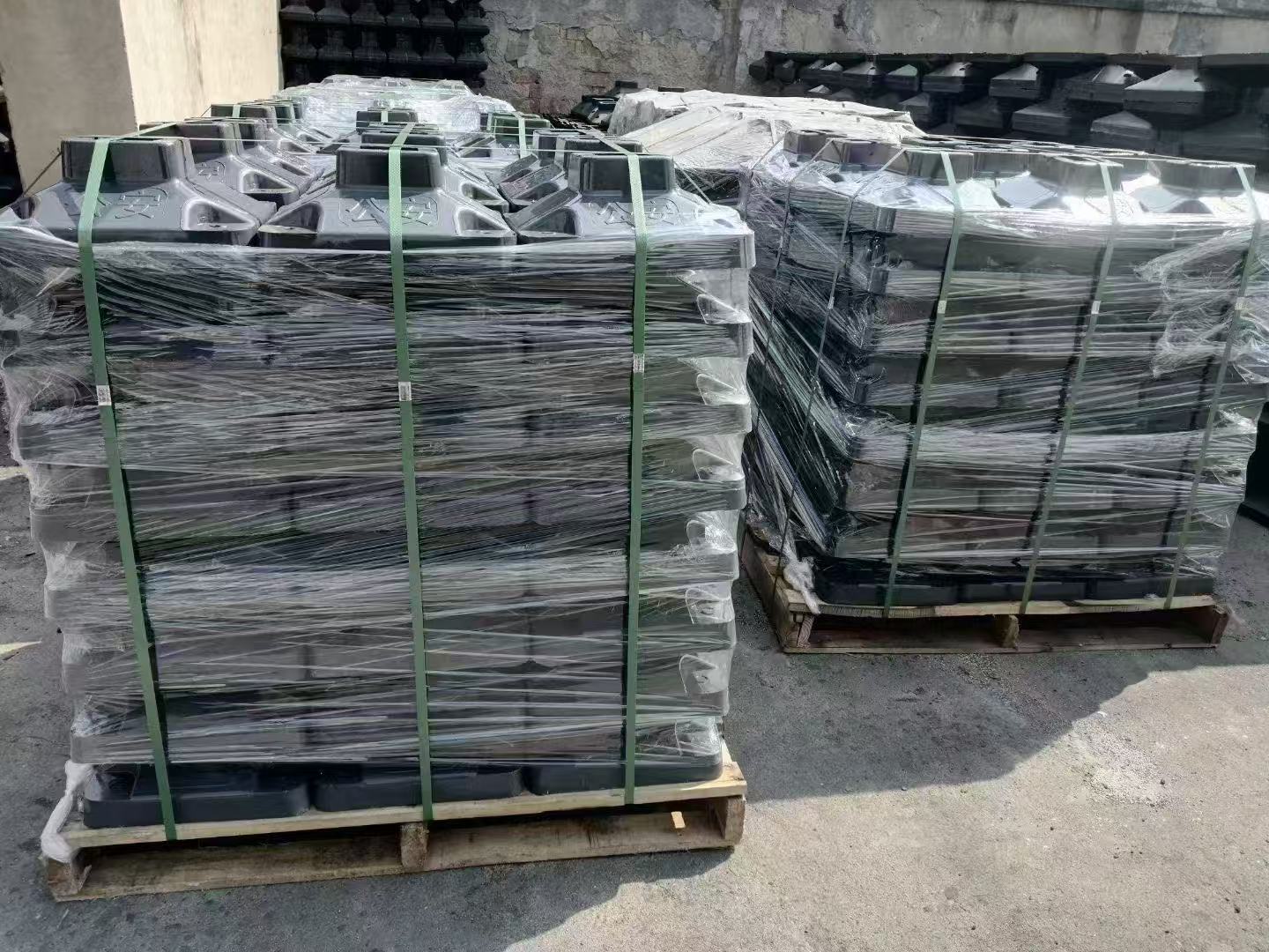 護欄底座批量發貨，助力城市安全建設